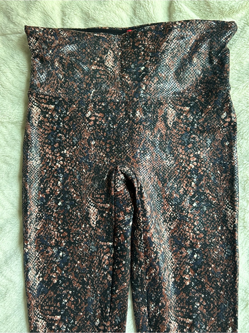 High-Waist Metallic Snake Print Leggings - Black & Copper